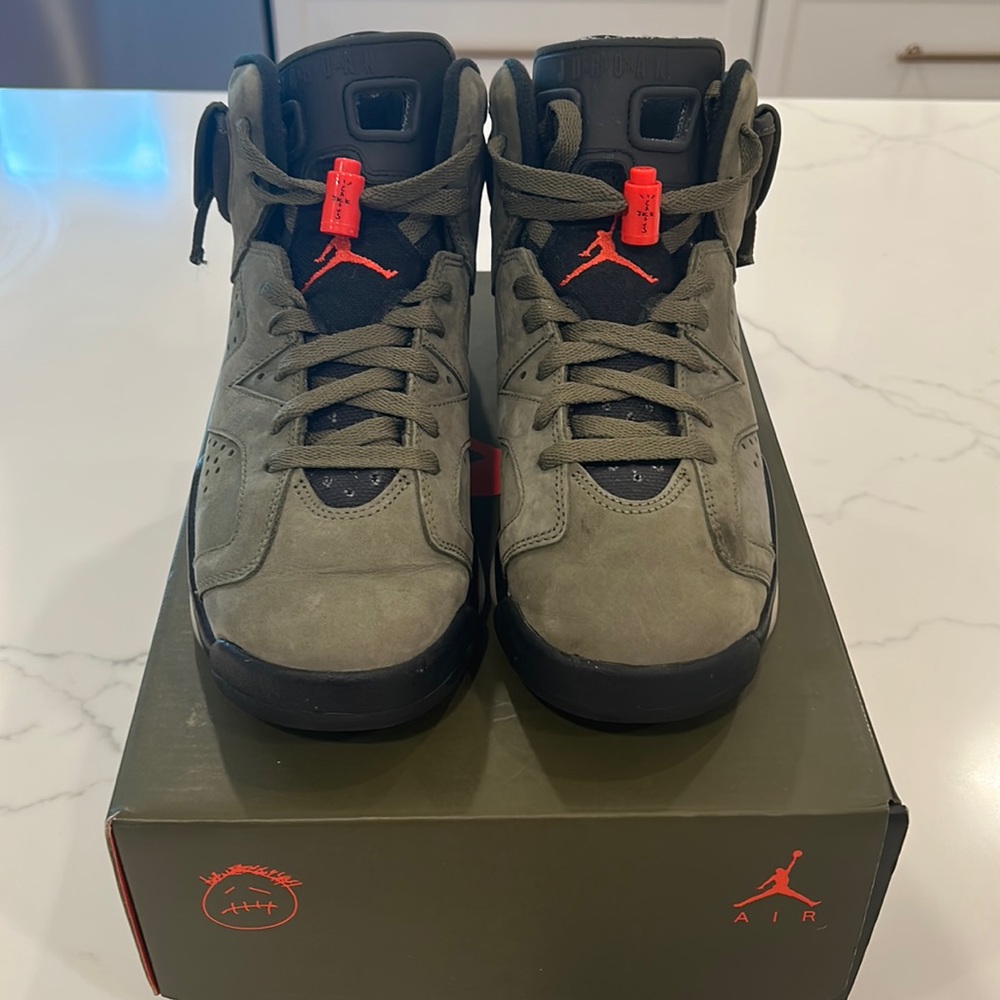 size: 6.5 olive green travis scott air jordan 6s come with box